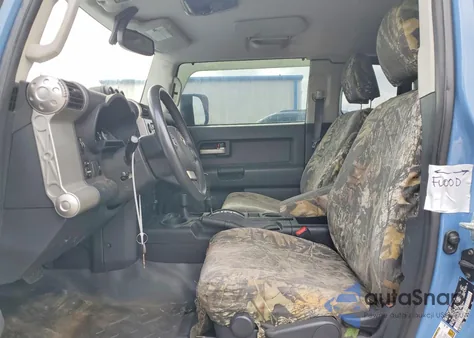 2014 Toyota Fj Cruiser Base z USA, uszkodzony, nr VIN JTEBU4BF4EK199440